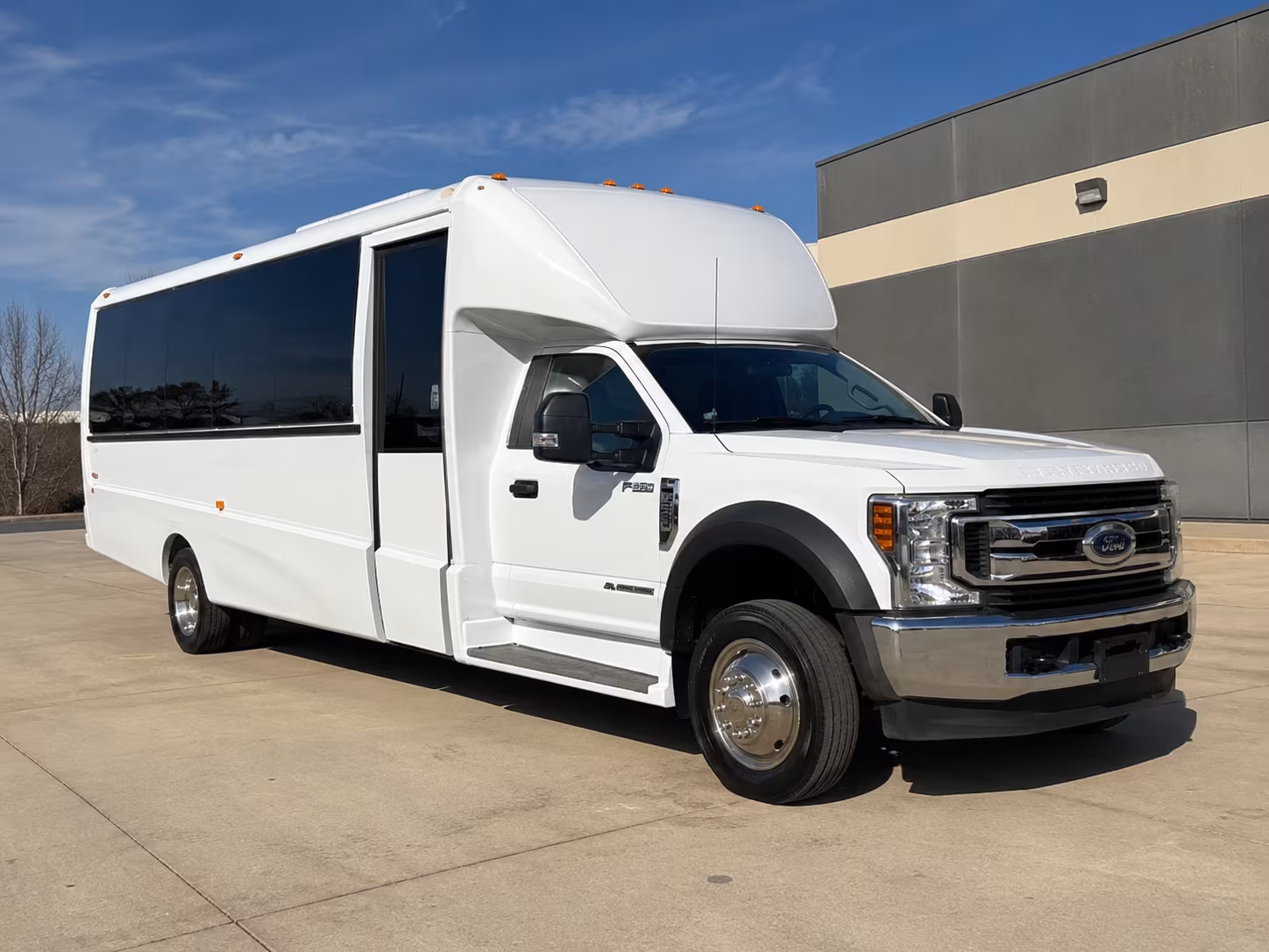 buses for inglewood student groups visiting sofi stadium and the kia forum