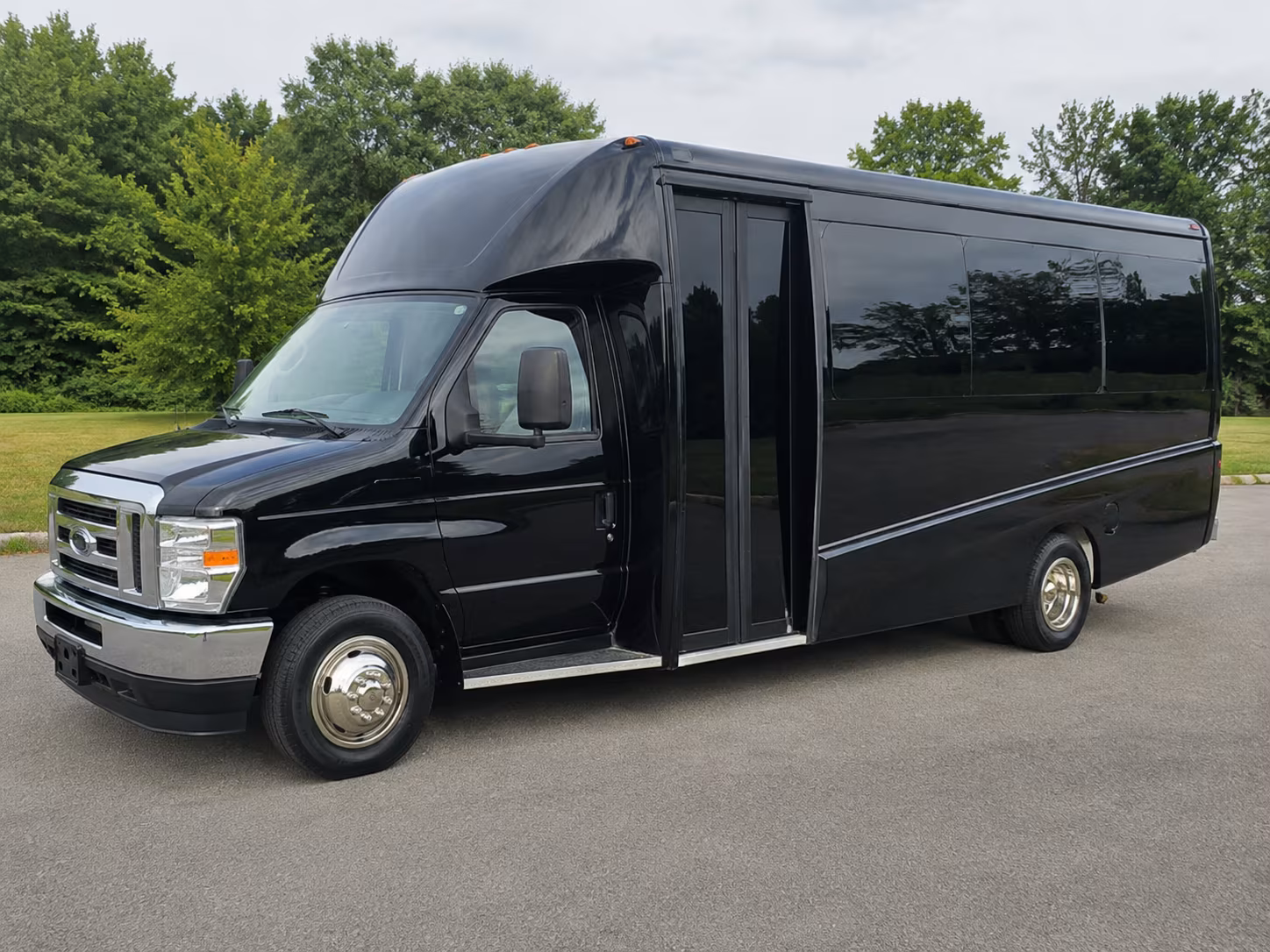 prom night bus rentals serving inglewood high schools and the surrounding area